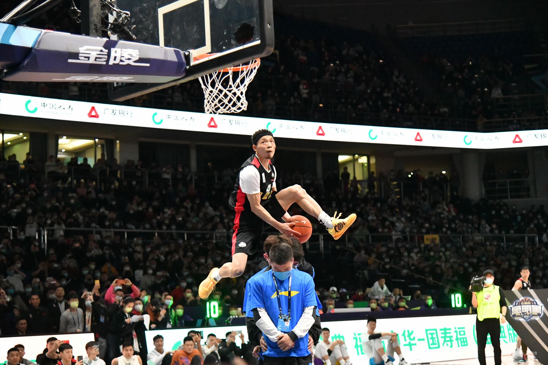 他在替补登 他在替补登